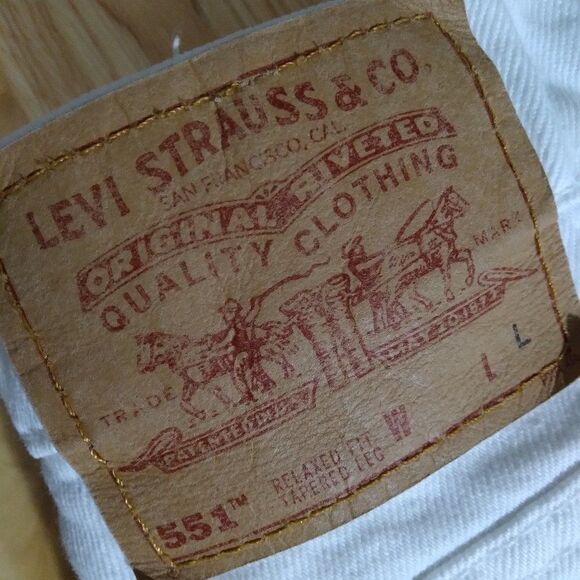 Vintage Levi's 551 Relaxed Tapered Leg White Denim Jeans - Picture 2 of 10